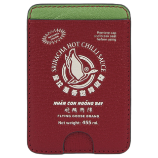 〈Flying Goose Sriracha〉［H9.5×W6.5cm／札入れ0、小銭入れ0、カードスリット1、ポケット0］¥30,800（アニヤ・ハインドマーチ／アニヤ・ハインドマーチ ジャパン）