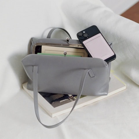 心ときめくお財布で新年をアップデート!身も心も軽くなるミニマルな【スマホウォレット】7選