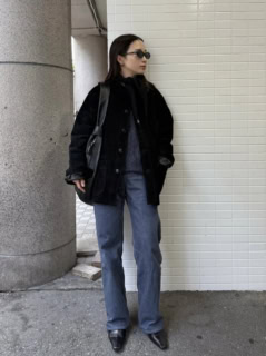 小ぶりながら存在感のあるスカーフ