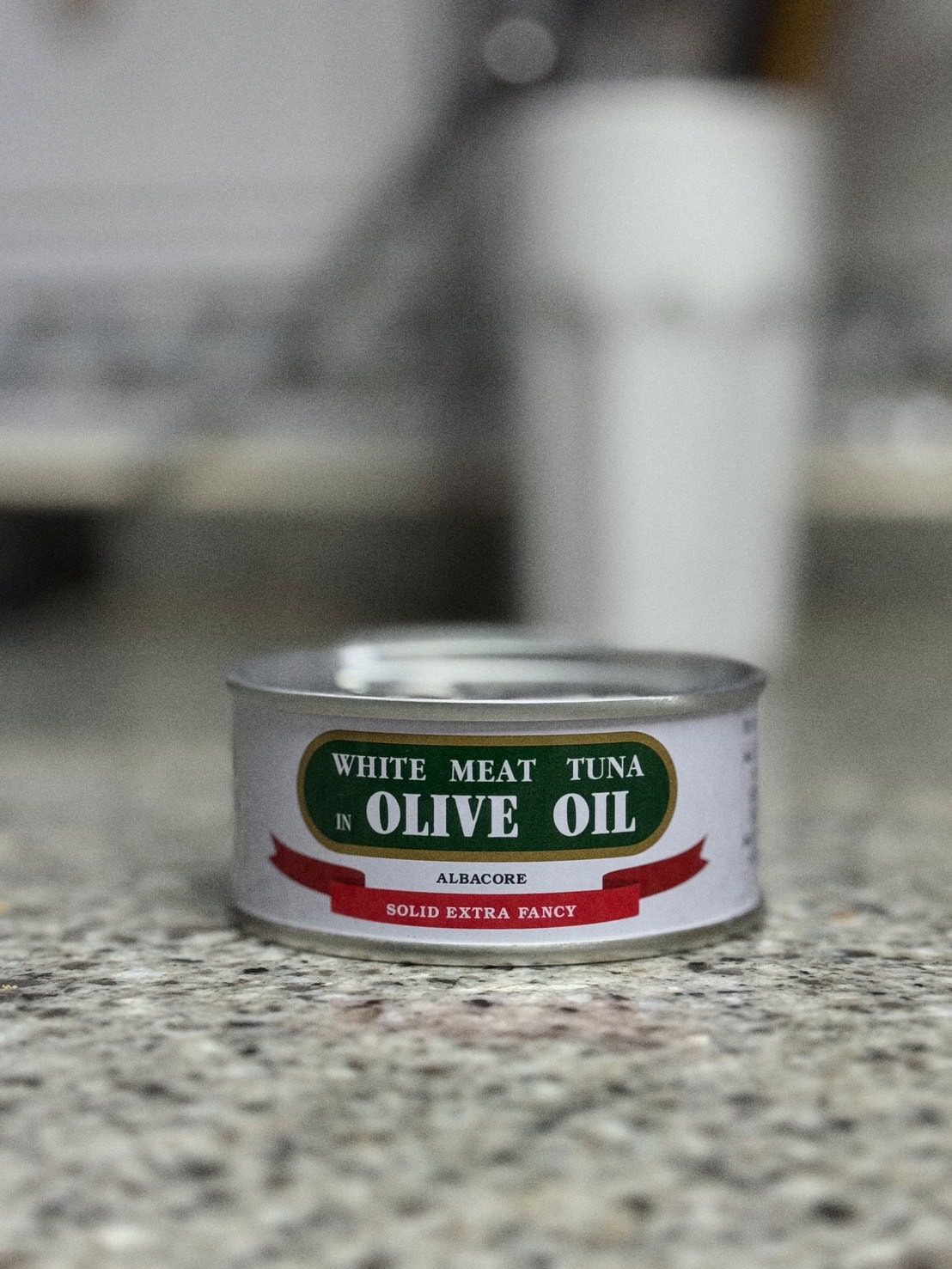 由比缶詰所の特選まぐろオリーブオイル漬け