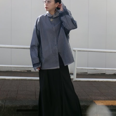 【40代スナップ】レディなアイテムをクール見せ「アイウェア」使いを真似したい！｜冨樫久美さん