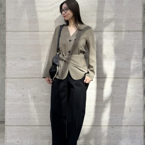 【40代スナップ】トレンド「三角スカーフ」がセットになったジャケットが優秀すぎ!|福田綾さん