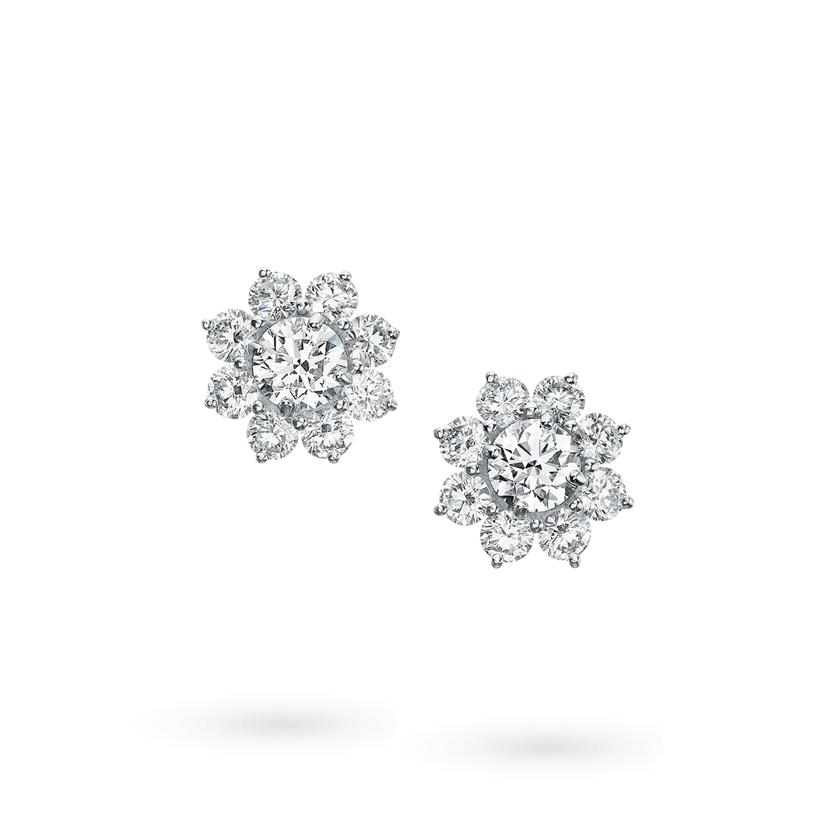 イヤリング［PT×DIA］¥8,481,000（ハリー・ウィンストン クライアントインフォメーション）