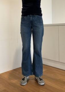 ブーツカットジーンズ￥4,990（ユニクロ）