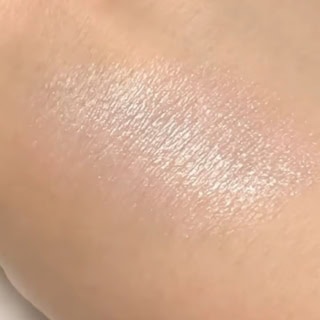 透明感を引き出して、洗練された表情へ導いてくれます。