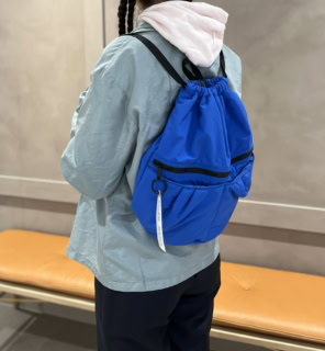 オーバーサイズのシャツと合わせて見ましたが、バランスはバッチリでした！