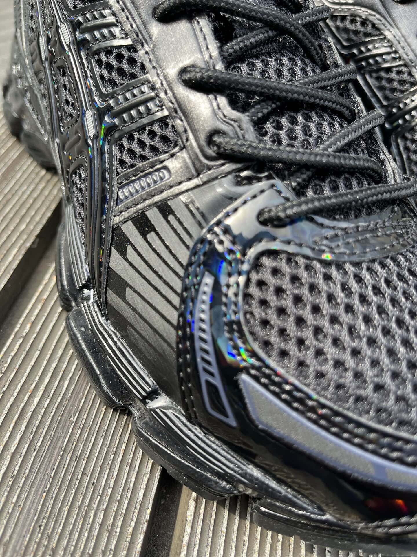 キラキラ感はこのくらい。やりすぎ感はないものの、ちょっとしたポイントにはなってくれますよ