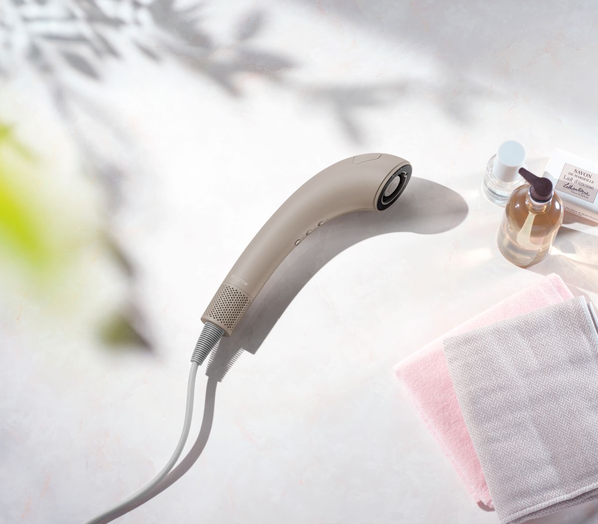 Aiロボティクスの「ブライト」シャワードライヤー