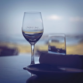 「ケーブル・ベイ・ヴィンヤード」は、ワイヘキ島を代表するワイナリーなんです