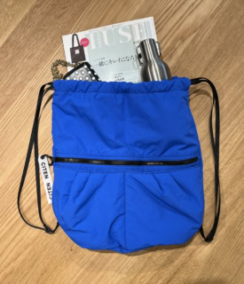 『オトナミューズ』がすっぽり収まるサイズ感[W41×H29×D18cm]になっています