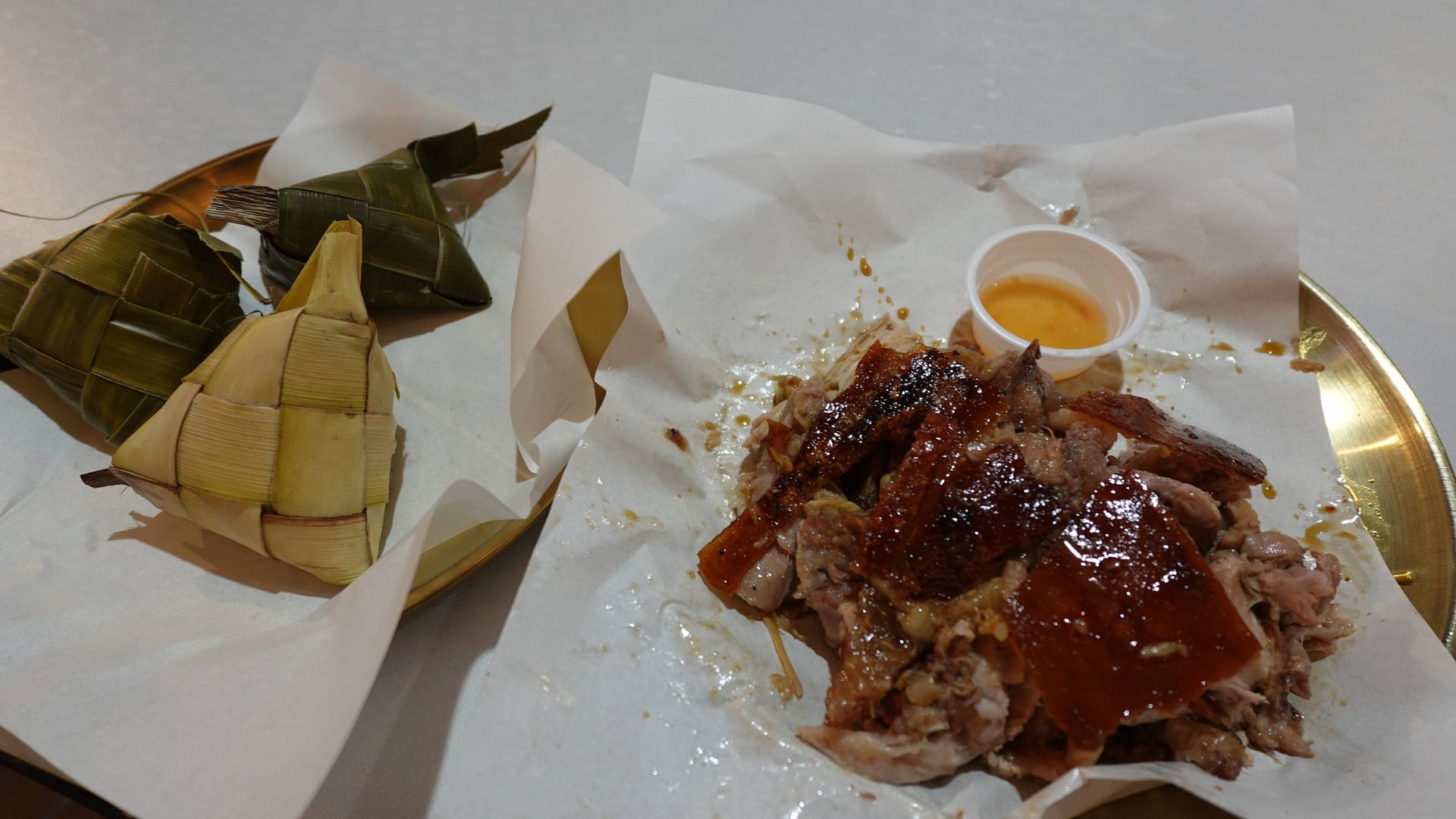 フィリピン名物の「レチョン」は「プソ」と合わせて295ペソ（約￥780）。