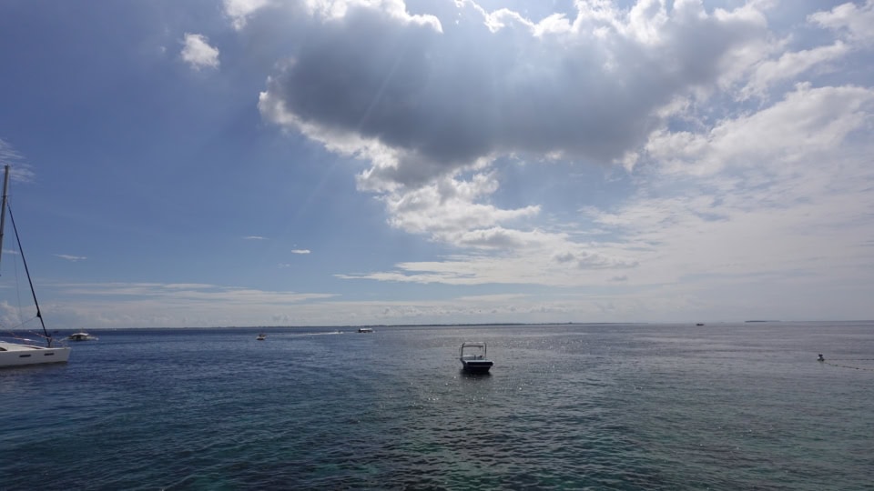 ここから船に乗って出発。