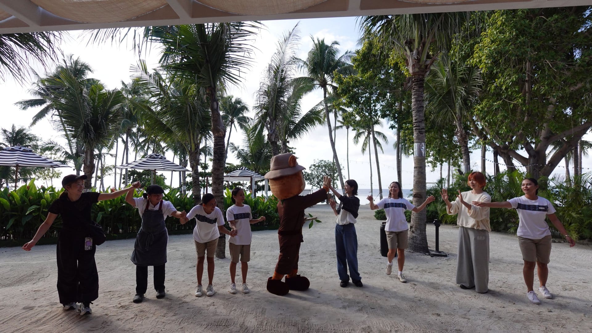 突然始まったダンスショーに、佑美さんもジョイン！ 急な参加だったにも関わらず、さすがのキレあるダンスに会場からは拍手も！