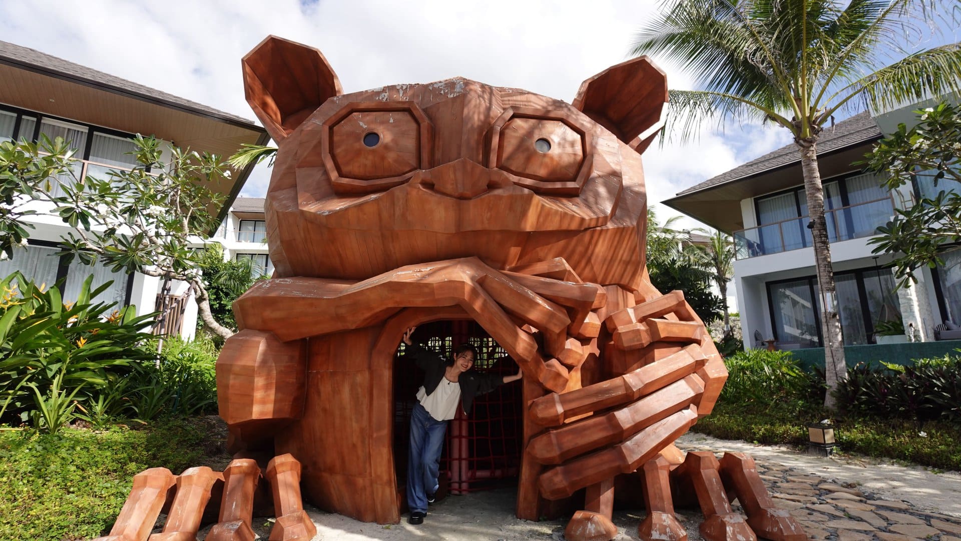 ボホール島の名物、ターシャを模した遊具が。