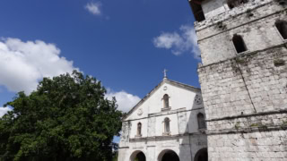 南国の陽気な雰囲気もありつつも、どこか厳かな雰囲気が漂う【バクラヨン・チャーチ】。