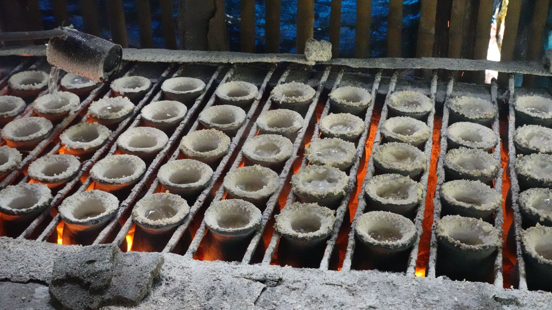 幸運すぎるタイミングに、現地のコーディネーターさんも「絶対に見ていきましょう！」のひと言。こんな貴重な体験をアポなしでできるなんて、さすが佑美さん、持ってる！