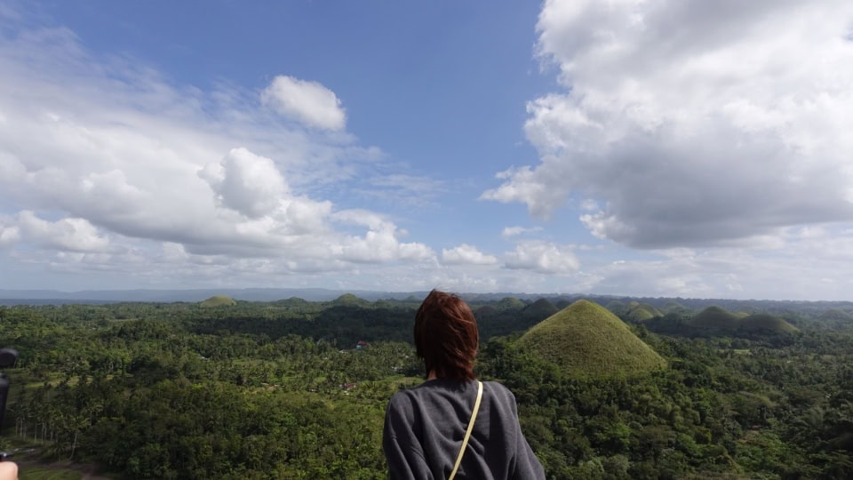 急にポコポコと点在する丘が目の前に広がります。