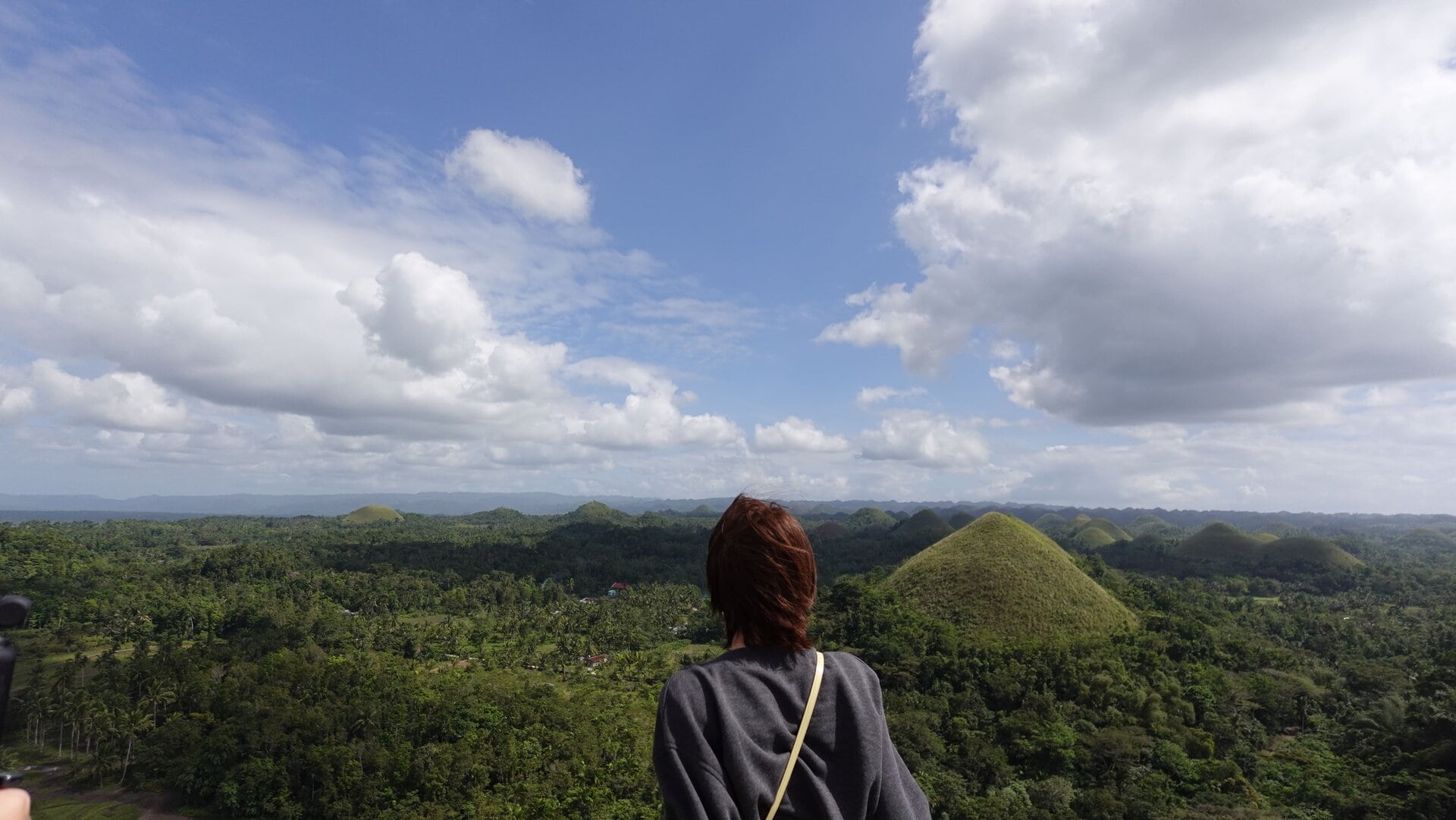 急にポコポコと点在する丘が目の前に広がります。