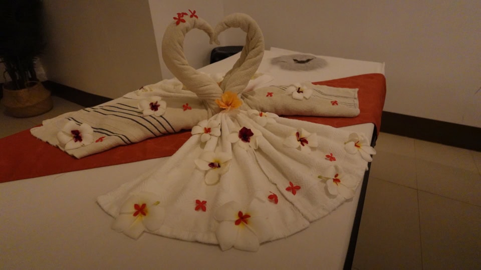 白鳥を模したタオルのキュートなアートがお出迎え。