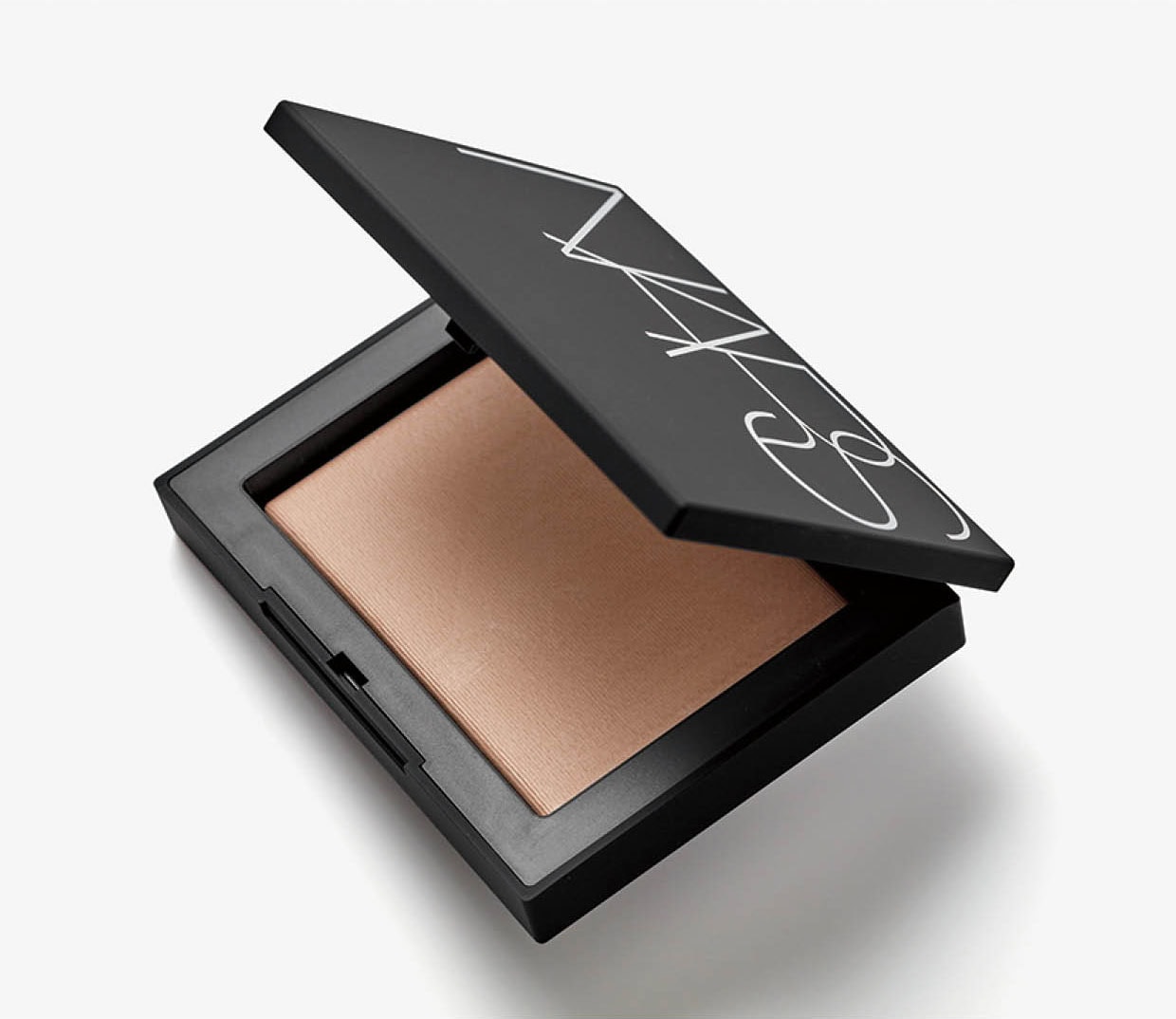 ライトリフティングセッティングパウダー プレスト N 05555 ¥6,490（NARS JAPAN・2月13日発売）