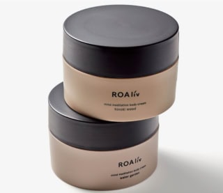 上から：マインドメディテーション ボディクリーム ヒノキウッド、同 ウォーターガーデン 各200g 各¥4,180（共にロアリブ・2月5日発売）