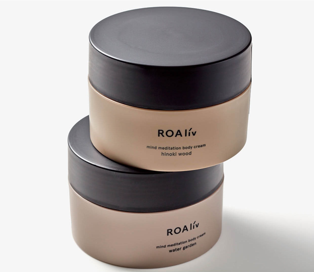 上から：マインドメディテーション ボディクリーム ヒノキウッド、同 ウォーターガーデン 各200g 各¥4,180（共にロアリブ・2月5日発売）