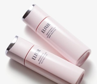 上から：エリクシール ブライトニング エマルジョン みずみずしいタイプ ca［医薬部外品］、同 しっとりタイプ ca［医薬部外品］各130mL 各¥4,400※編集部調べ（共にエリクシール・2月21日発売）