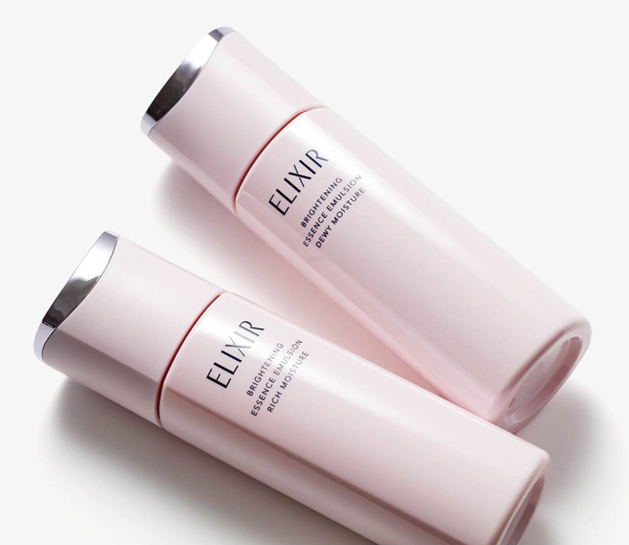 上から：エリクシール ブライトニング エマルジョン みずみずしいタイプ ca［医薬部外品］、同 しっとりタイプ ca［医薬部外品］各130mL 各¥4,400※編集部調べ（共にエリクシール・2月21日発売）