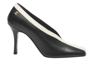 シューズ［ヒール9.5㎝］¥226,600※予定価格（シャネル）© CHANEL