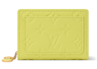 ウォレット〈ポルトフォイユ・クレア〉［H8.5×W11×D3.5㎝］¥143,000（ルイ・ヴィトン／ルイ・ヴィトン クライアントサービス）