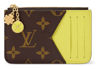 カードケース〈カードケース ポルト カルト・ロミー〉［Ｈ8×W12×D0.8㎝］¥77,000（ルイ・ヴィトン／ルイ・ヴィトン クライアントサービス）