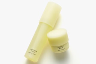 左から：ディセンシアホワイト スパイク-VC ローション［医薬部外品］125mL ¥6,050、同 クリーム ［医薬部外品］30g ¥6,600（共にディセンシア・3月10日発売）