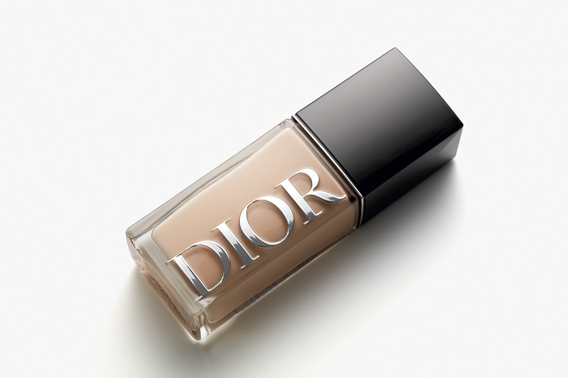 ディオール フォーエヴァー フルイド スキン グロウ SPF50・PA＋＋＋ 全11色 各¥8,030（パルファン・クリスチャン・ディオール）