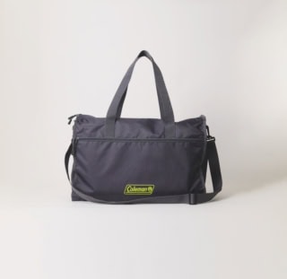 オトナミューズ4月号〈増刊〉はColeman 外側に大きなポケット付き!薄くて軽いボストンバッグ