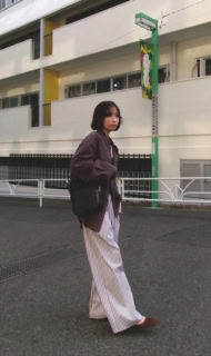 手持ちはもちろん、ストラップを付ければ肩掛けもOK。