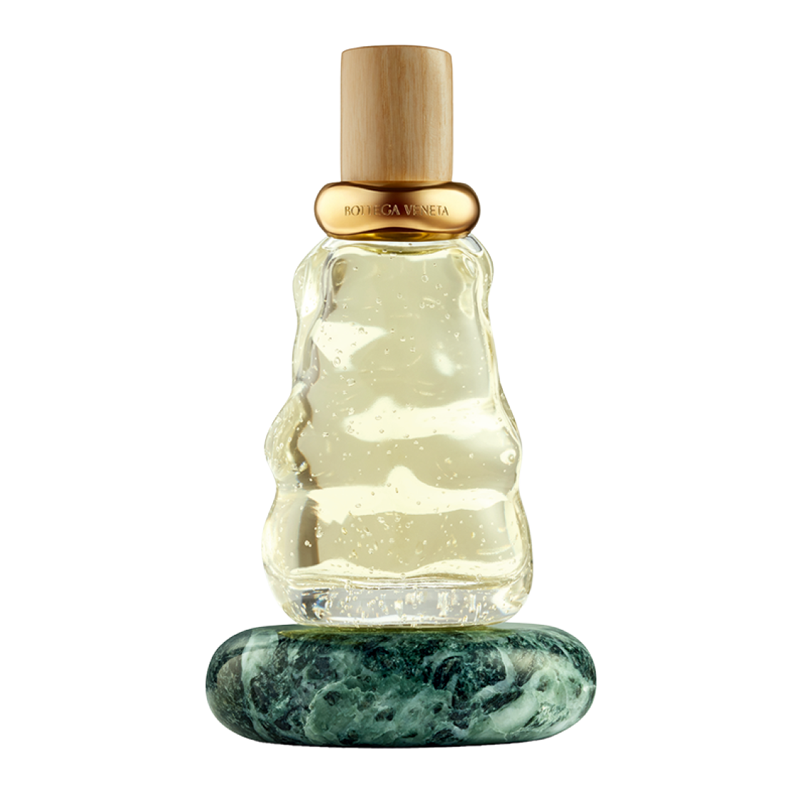 ジュニパーベリーとラブダナム（樹脂）が織りなす海を思わせる芳香。アクア サーレ オードパルファム 100mL ¥70,400（ボッテガ・ヴェネタ）