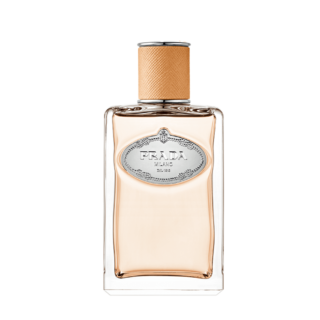 “スキンフレグランス”シリーズ最新作。サンダルウッドを加えることで清涼感がありつつスパイスもきいた仕上がりへ。インフュージョン ドゥ プラダ サンタル チャイ オーデパルファム 100mL ¥32,120（プラダ ビューティ・2/27発売）