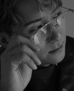 Profile_西川龍馬（にしかわ・りょうま）／1994年、大阪府出身。プロ野球・オリックス・バファローズ所属。類まれなバットコントロールを誇り、球界屈指の“天才”と称される巧打者。2023年まで広島東洋カープに所属し、全打順での先発出場を経験するなど高い対応力を見せ、2023年にベストナインを受賞。鋼のメンタルと周囲を和ますムードメーカーな面も魅力。