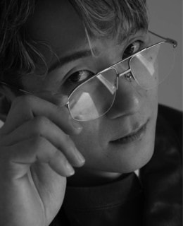 Profile_西川龍馬（にしかわ・りょうま）／1994年、大阪府出身。プロ野球・オリックス・バファローズ所属。類まれなバットコントロールを誇り、球界屈指の“天才”と称される巧打者。2023年まで広島東洋カープに所属し、全打順での先発出場を経験するなど高い対応力を見せ、2023年にベストナインを受賞。鋼のメンタルと周囲を和ますムードメーカーな面も魅力。