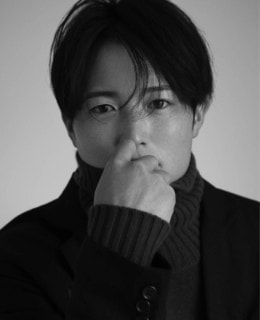 Profile_森下暢仁（もりした・まさと）／1997年、大分県出身。プロ野球・広島東洋カープ所属。最速150㎞/h超の質の高いストレートと、鋭く曲がり落ちるドロップカーブを武器に持つエース投手。2021年には東京五輪の日本代表、侍ジャパンとして金メダル獲得に大きく貢献。端正なルックスとタフな闘争心でファンを釘づけにする人気選手。