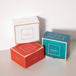 右から時計回りに：ルルルンプレシャス GREEN 32枚入り¥2,090、同 RED 32枚入り¥1,980、同 WHITE 32枚入り¥1,980（全てDr.ルルルン）