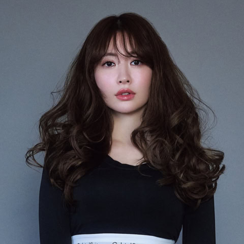 「元気の秘訣は自分と向き合う時間」【小嶋陽菜×河北裕介】素敵に年齢を重ねるためのアイテム4選