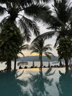 プールから見えるサンセットって贅沢な気分になれませんか？