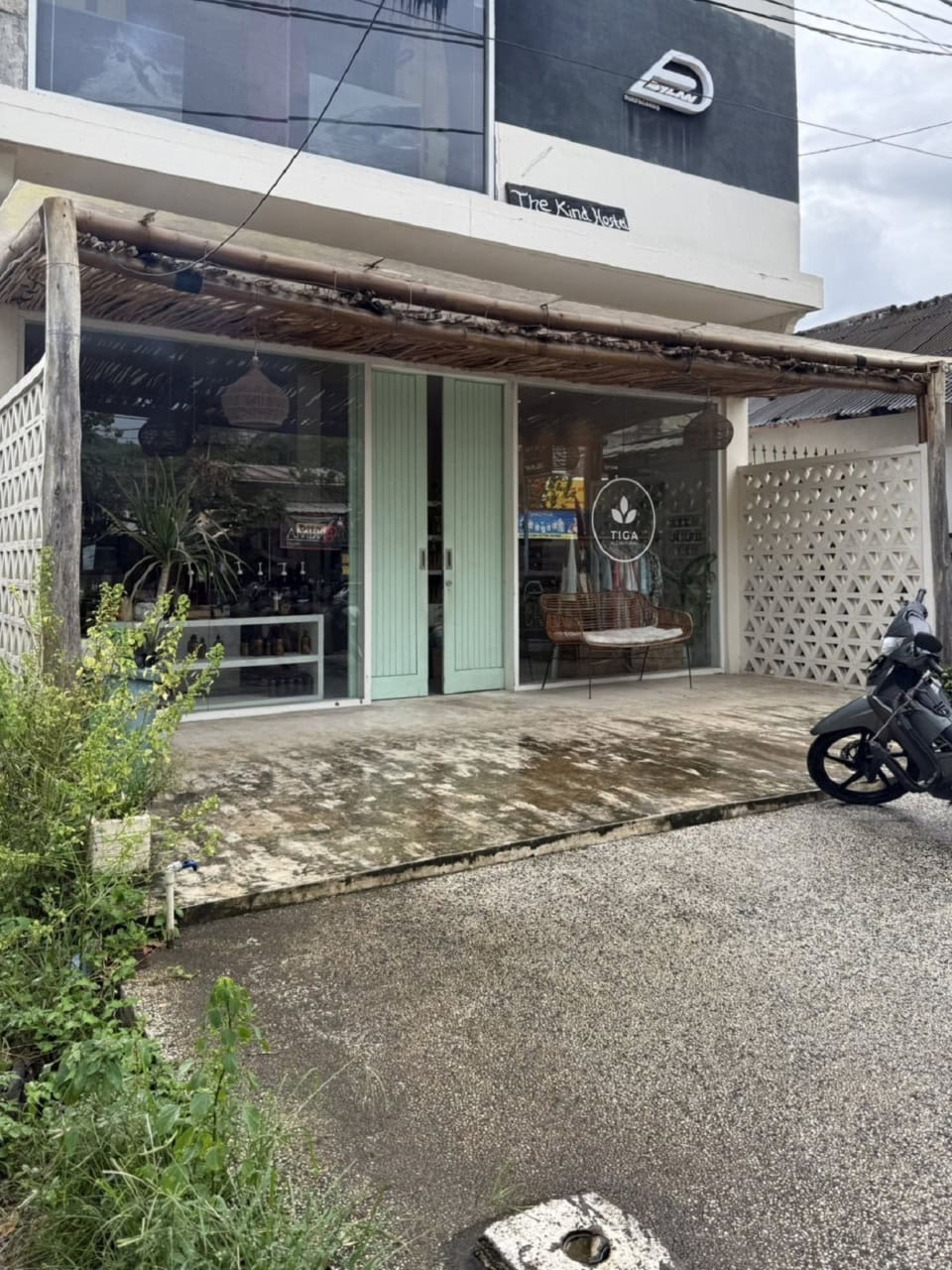 こちらもKUTAのメインストリート沿いにあるTIGA.NATURALのお店。ホテルからも歩いて2～3分のところにあります。