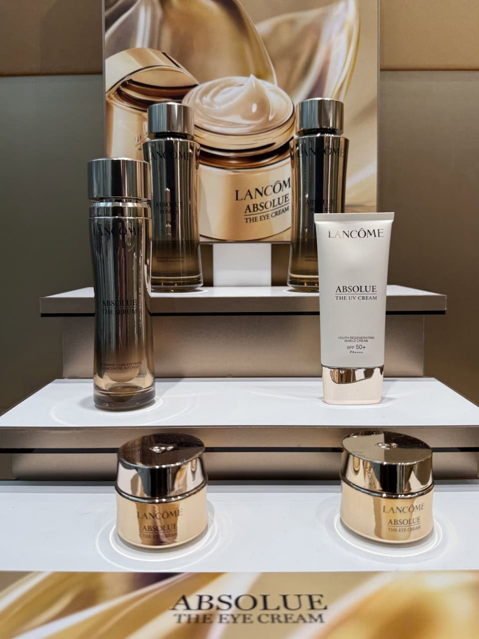 最高峰アプソリュシリーズ。もちろんローションもクリームも最高の塗り心地でした！