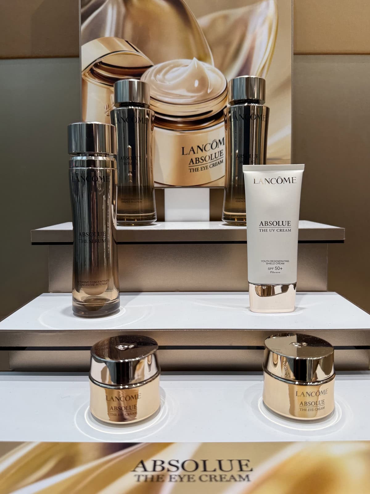 最高峰アプソリュシリーズ。もちろんローションもクリームも最高の塗り心地でした！