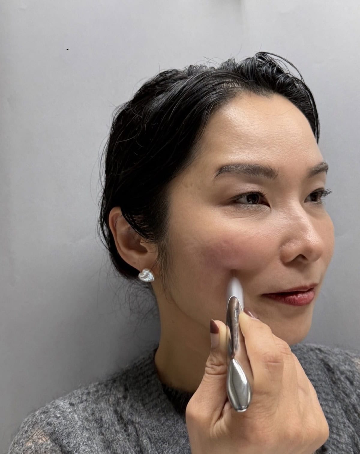 ②ポスポスとスティックで顔全体を刺激