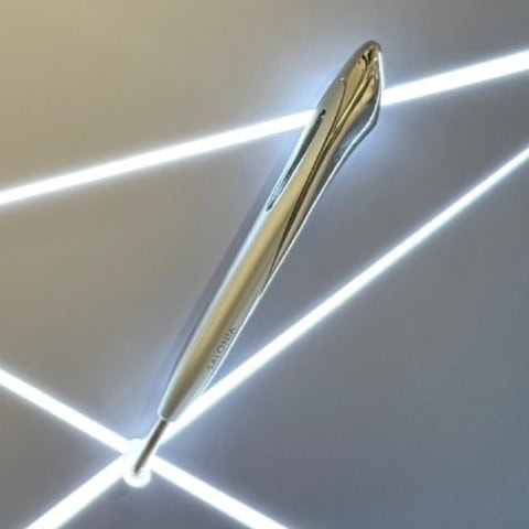 「サロニア」から登場! スッキリ美顔を叶える充電不要の【ポスポス美顔器】