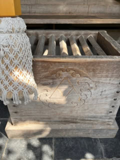 弁天様の使いであるヘビの鱗の三角のマーク