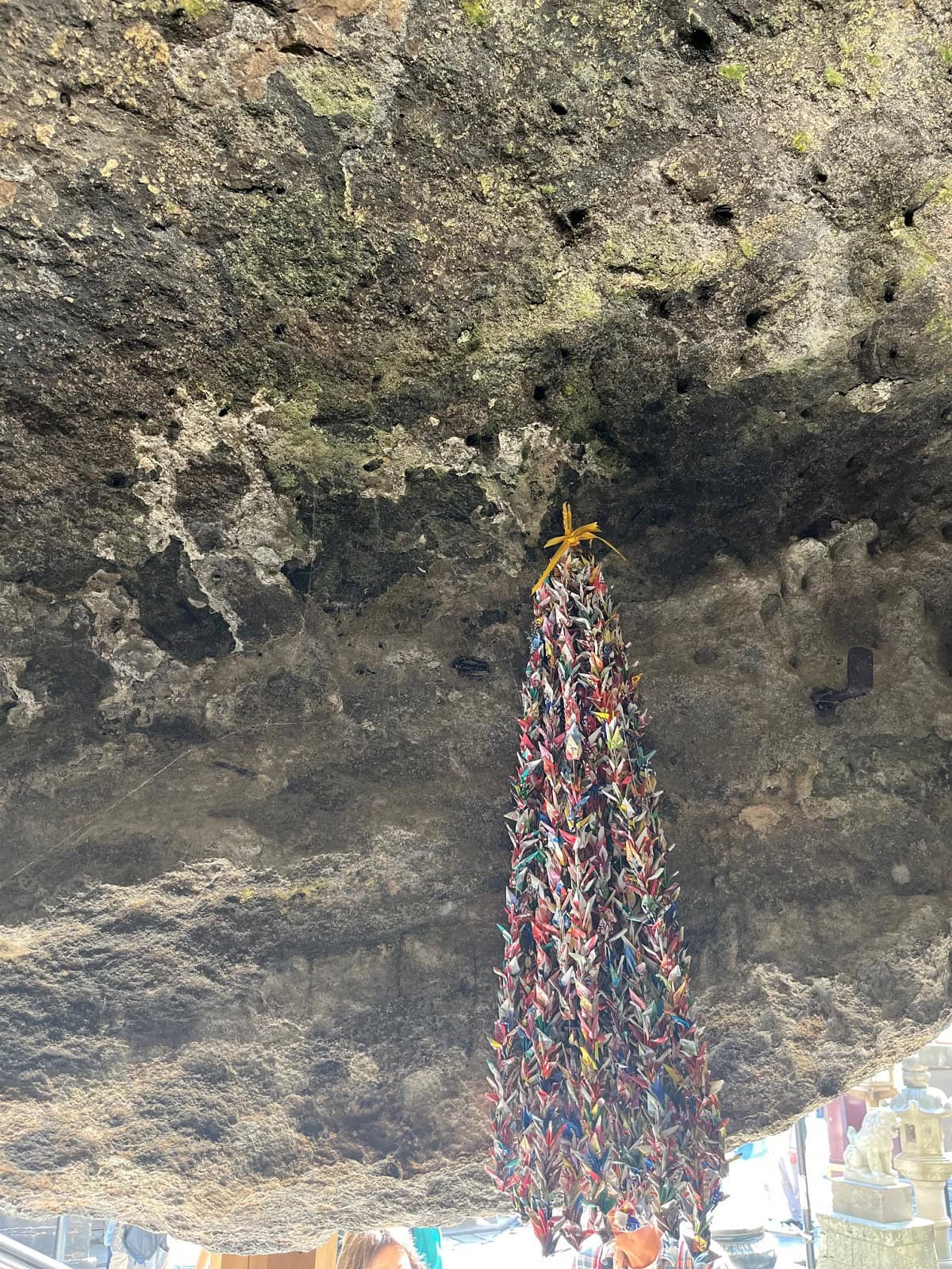 願いを叶え、平和の象徴とされる千羽鶴